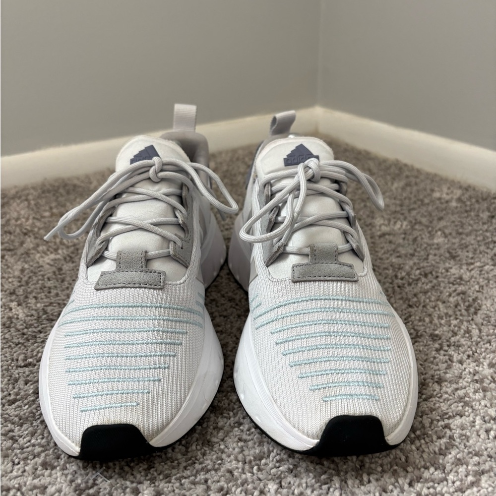 Elevate Your Everyday: adidas Swift Run 23 Sneakers in Dash Grey (Size 8.5) - Picture 3 of 7